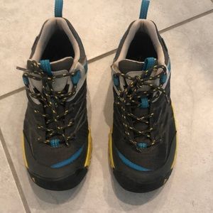 Women’s Keen hiking shoes size 6